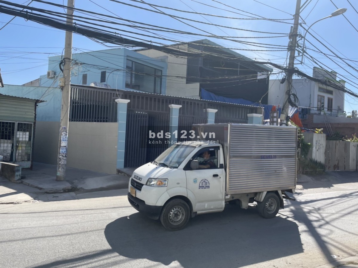 Nhà 1T1L, 8X17M, 4PN, 3WC, gara oto, mặt tiền đường, Tam Phú, Thủ Đức
