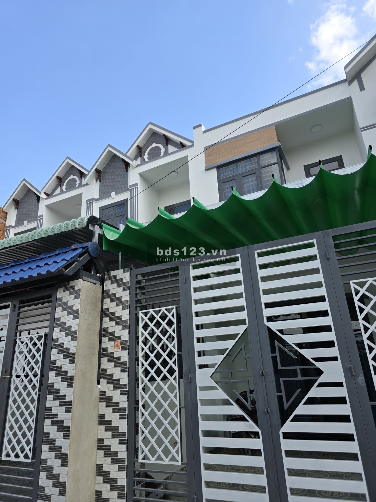 Em còn 2 căn 1 trệt 1 lầu giá rẻ dọn vào ở ngay trung tâm Biên Hòa