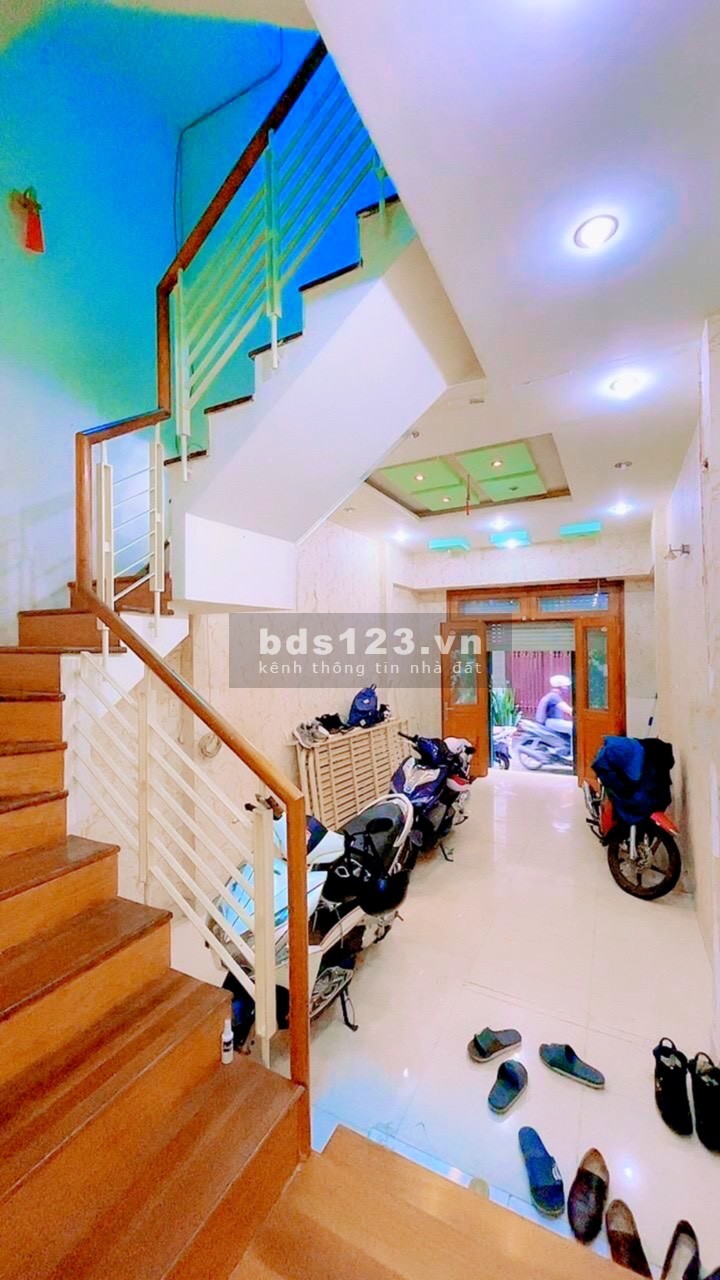 Bán nhà Hẻm xe hơi đường Lê Liễu, Tân Phú, 3 tầng có sân thượng