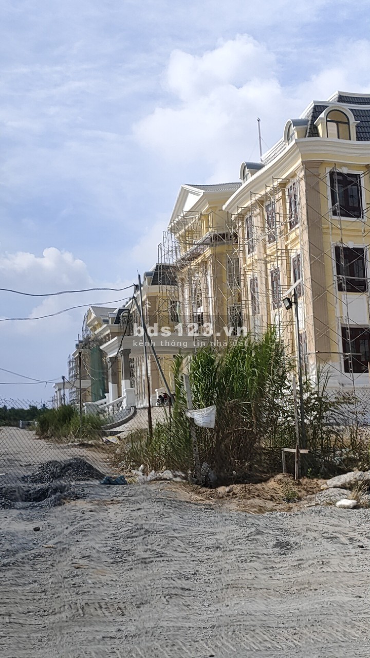 Đất 100m2 gần trung tâm hành chính sổ hồng riêng
