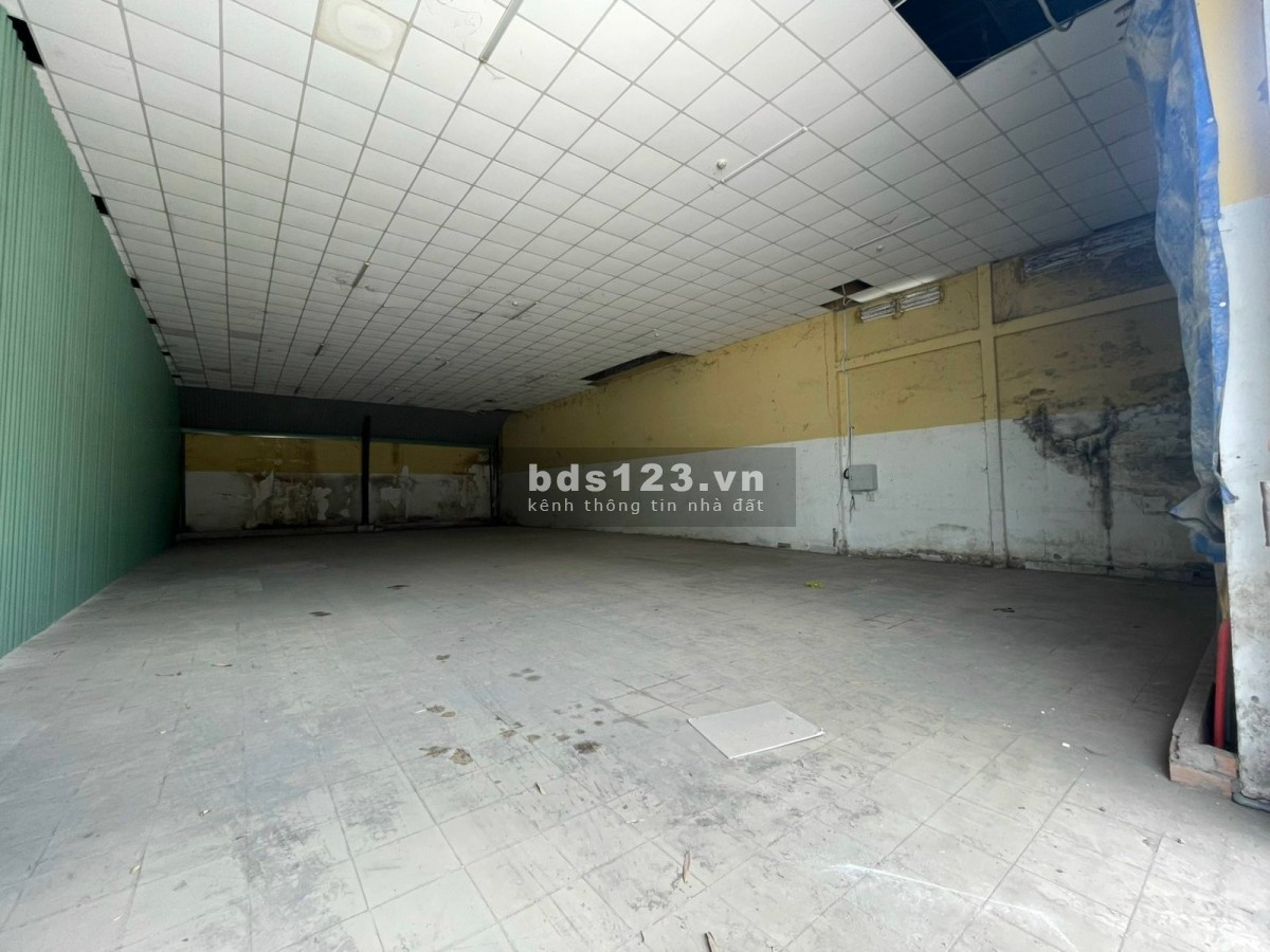 Cho thuê kho 300m2 trong tổng kho Kha Vạn Cân, Phường Linh Trung, Quận Thủ Đức