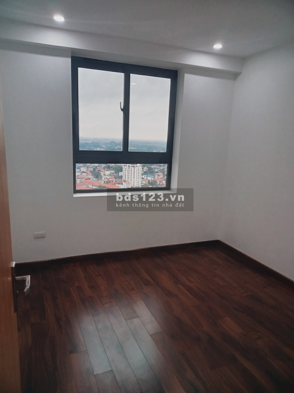 Cần bán gấp căn hộ chung cư Eco City Việt Hưng 2pn2vs, 72.8m2, giá rẻ nhất khu vực.