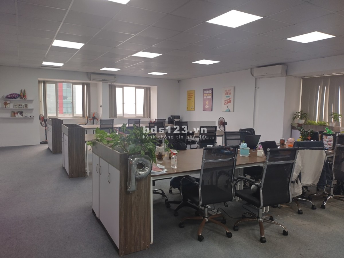 Cho thuê sàn 240m2 làm VP. Nguyễn Lương Bằng. Sàn đẹp điện giá rẻ, sân đỗ oto. Cắt lẻ từ 100m2