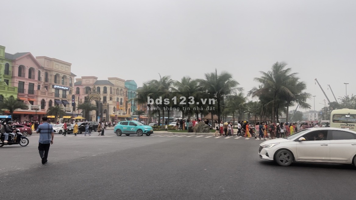 3 căn siêu vip: Mặt hồ Vin 3 19.8 tỷ, Đại lộ bốn mùa - 23.5tỷ, kinh đô đối diện TTTM Vincom 15.1 tỷ