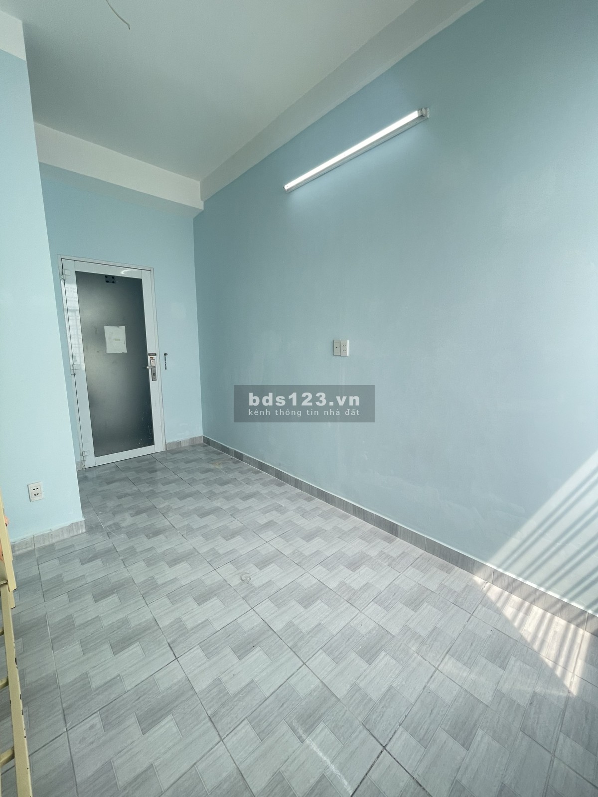 Phòng trọ cửa sổ trời ngay Nơ Trang Long