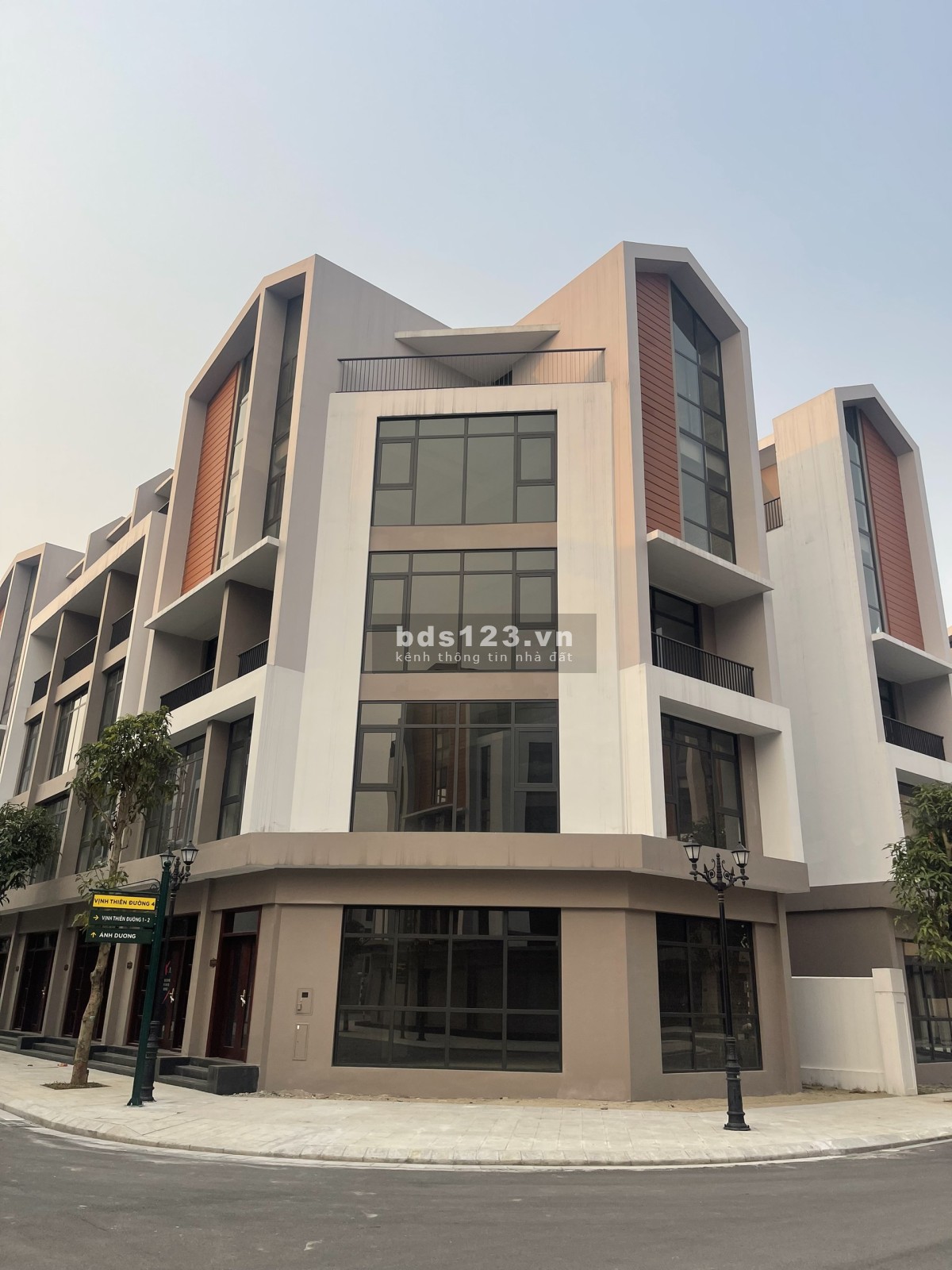 Quỹ ngoại giao hot "Shophouse 3 mặt tiền" sát trục đường 51M, Vịnh Bốn Mùa giá chỉ 14.6 tỷ