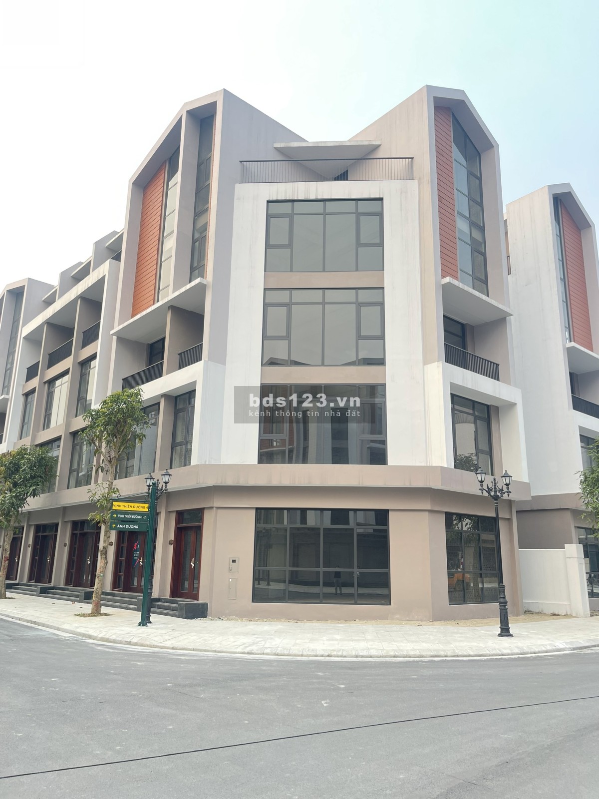 Quỹ ngoại giao hot "Shophouse 3 mặt tiền" sát trục đường 51M, Vịnh Bốn Mùa giá chỉ 14.6 tỷ