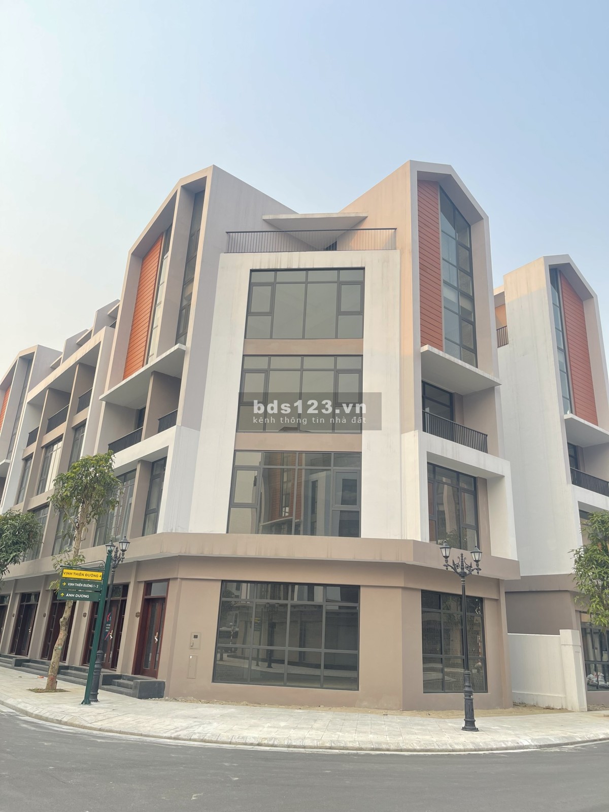 Quỹ ngoại giao hot "Shophouse 3 mặt tiền" sát trục đường 51M, Vịnh Bốn Mùa giá chỉ 14.6 tỷ