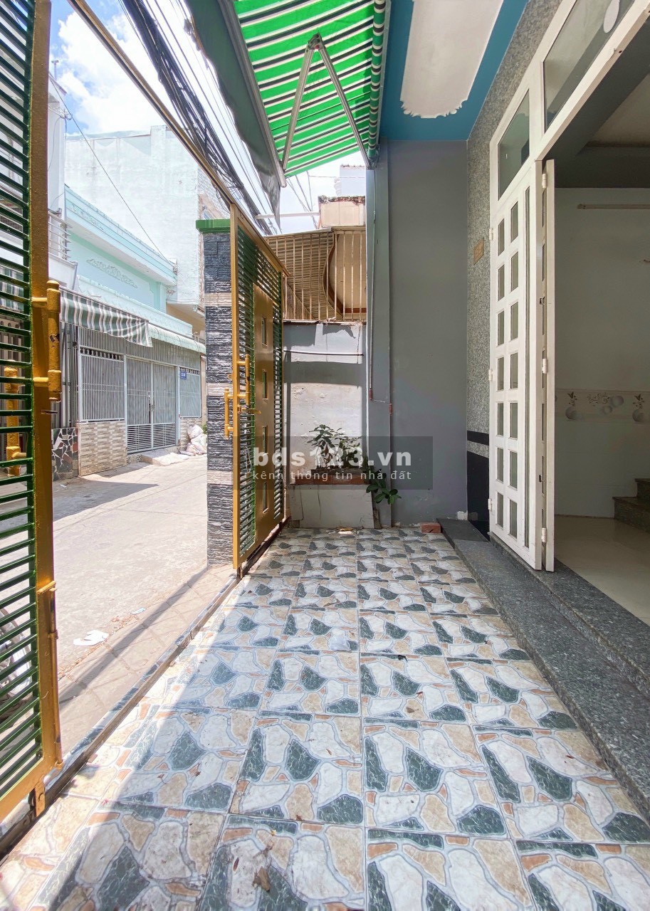 Nhà trệt lầu đúc trục chính góc 2 mặt tiền lộ ô tô
