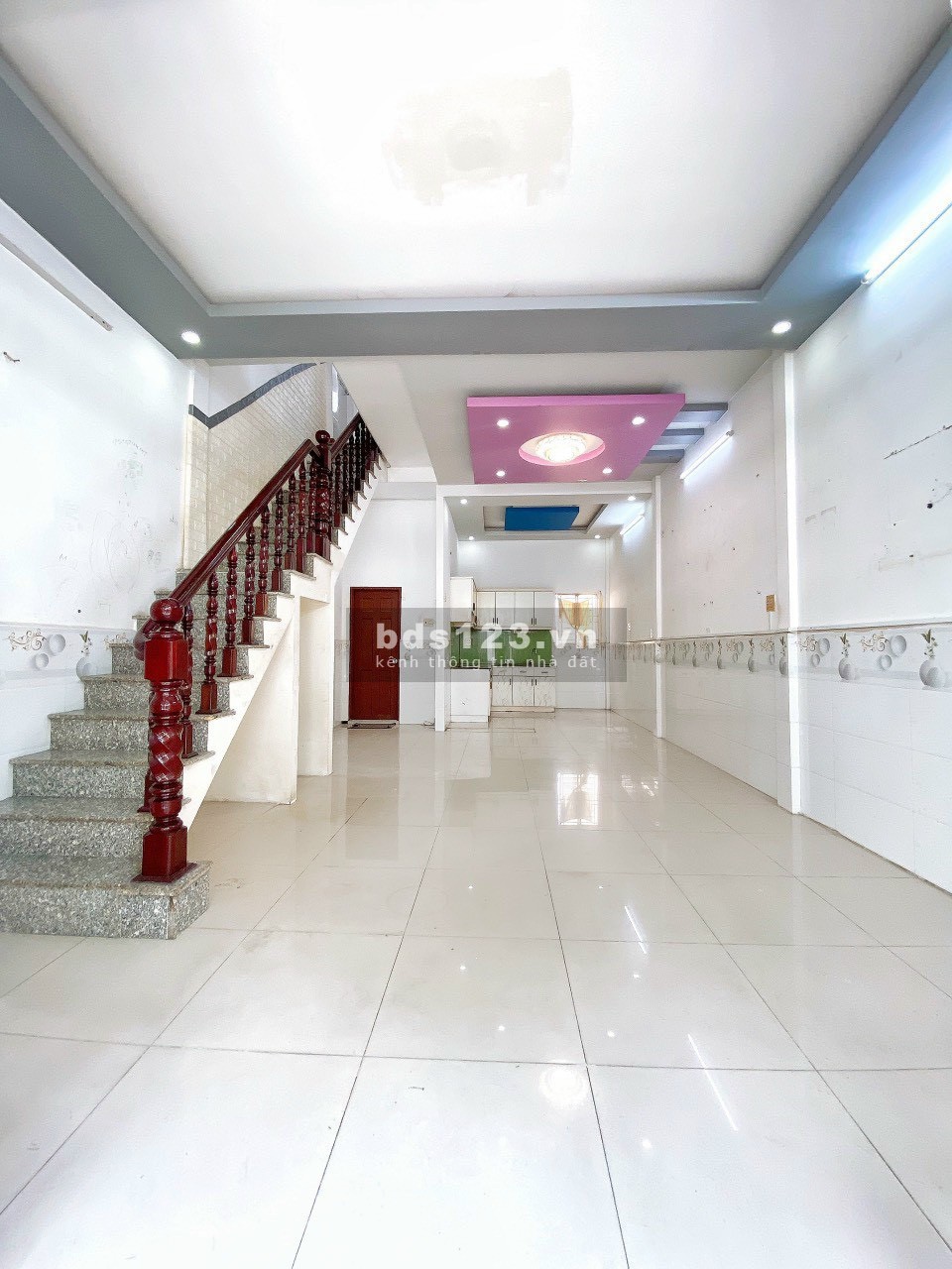 Nhà trệt lầu đúc trục chính góc 2 mặt tiền lộ ô tô