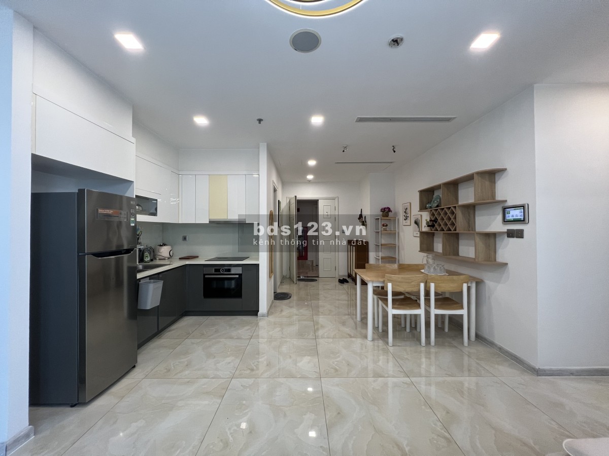 Cho thuê căn hộ 75m2 +2PN Vinhomes Golden River - Lux 6 giá tốt