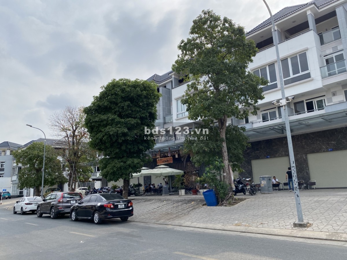 Cần bán căn shophouse mặt tiền Nguyễn Văn Hoa