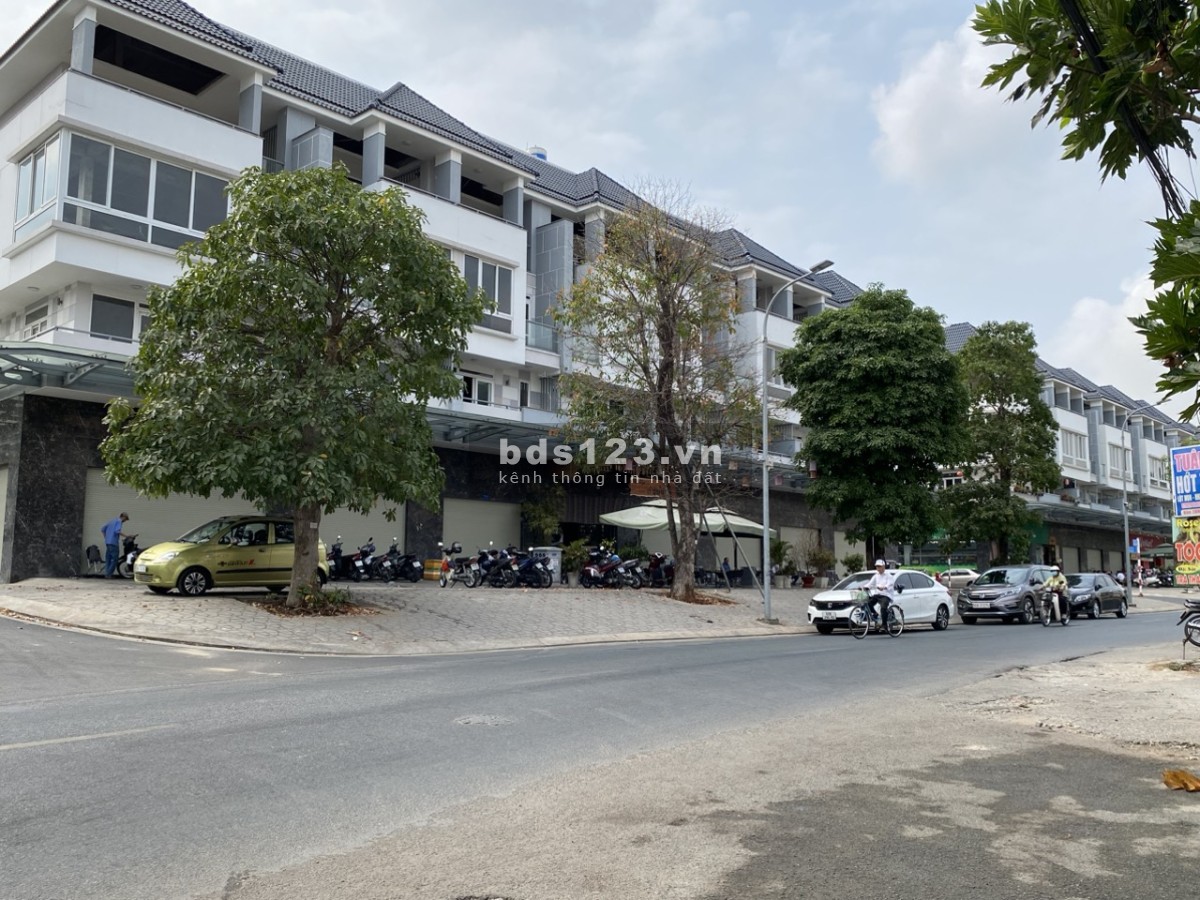 Cần bán căn shophouse mặt tiền Nguyễn Văn Hoa