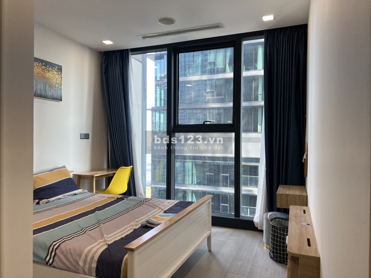 Cho thuê căn hộ 75m2 +2PN Vinhomes Golden River - Lux 6 giá tốt