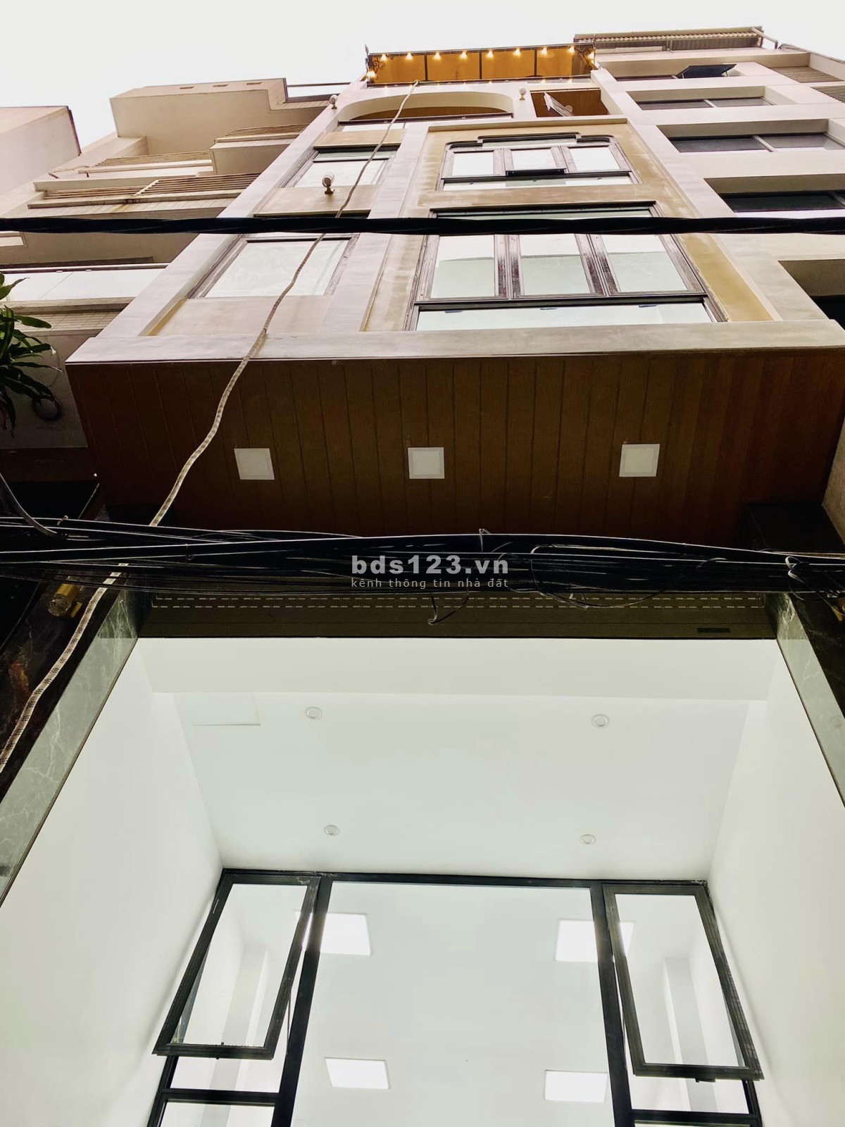 Bán nhà Chùa Láng, oto vào nhà, 61m x 7 tầng thang máy, kinh doanh văn phòng, giảm giá còn 15,3 tỷ