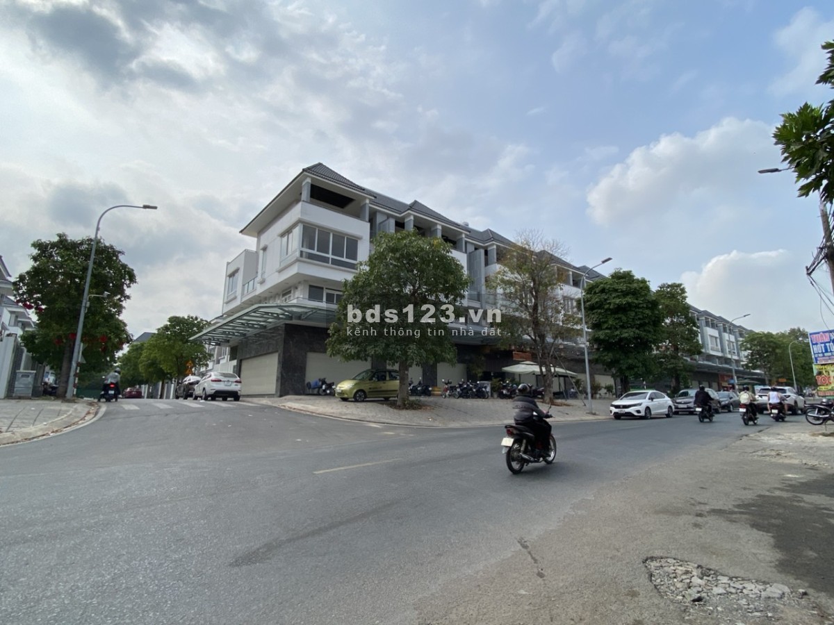 Cần bán căn shophouse mặt tiền Nguyễn Văn Hoa