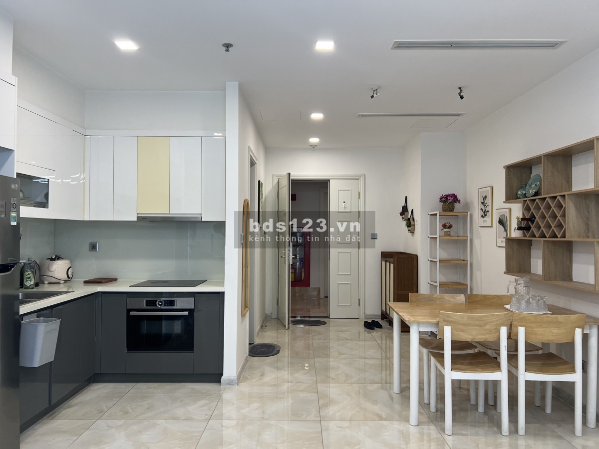 Cho thuê căn hộ 75m2 +2PN Vinhomes Golden River - Lux 6 giá tốt