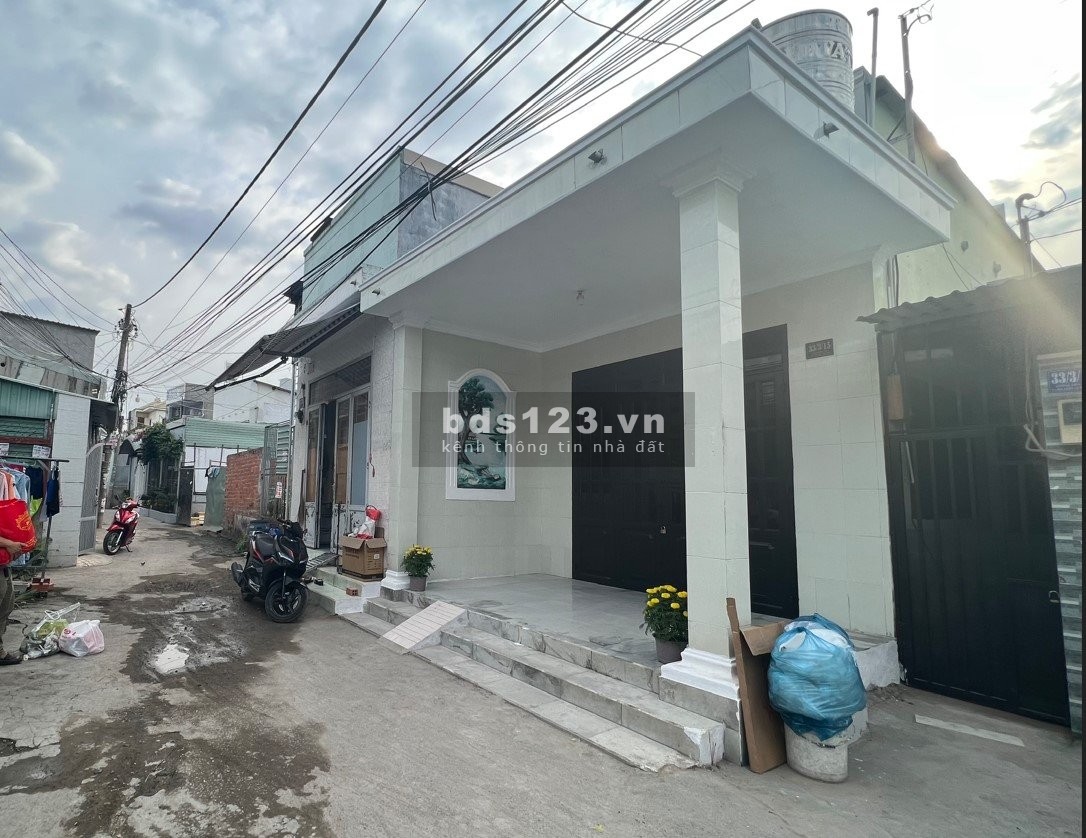 Nhà diện tích 100M2, 3PN, hẻm xe hơi, đường số 8, Linh Xuân, Thủ Đức