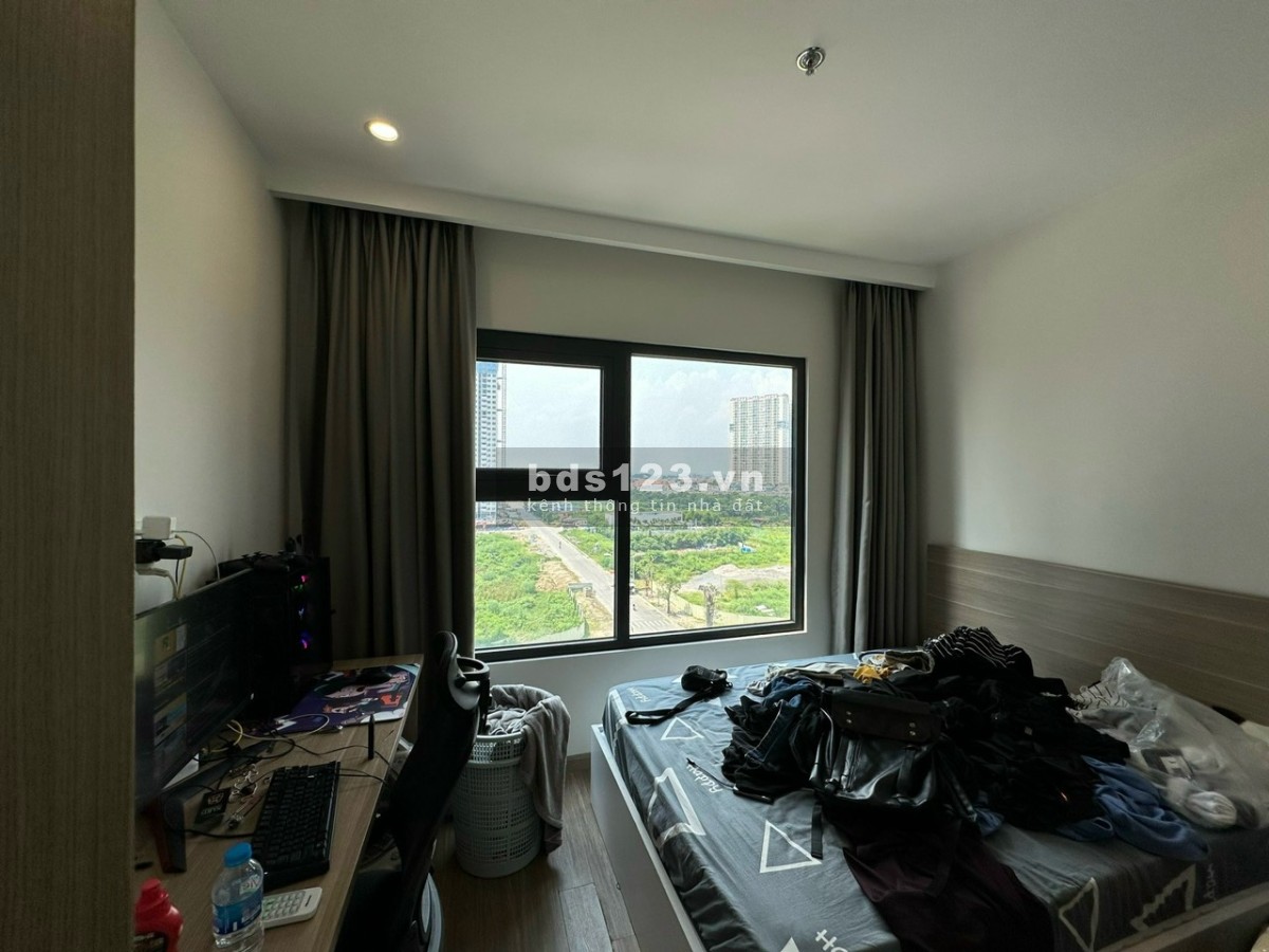 Bán gấp căn hộ 2pn+1, full nội thất, giá 3.3 tỷ bao phí. LH: 0382.938.918