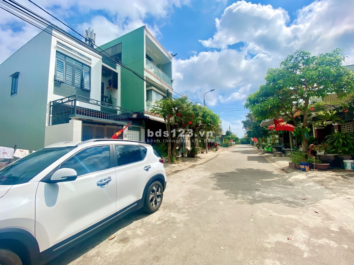 Bán gấp lô đất thuộc khu DC hoà Quý - Võ Chí Công - Ngũ Hành Sơn chỉ 2.tỷ, liên hệ 0935995042