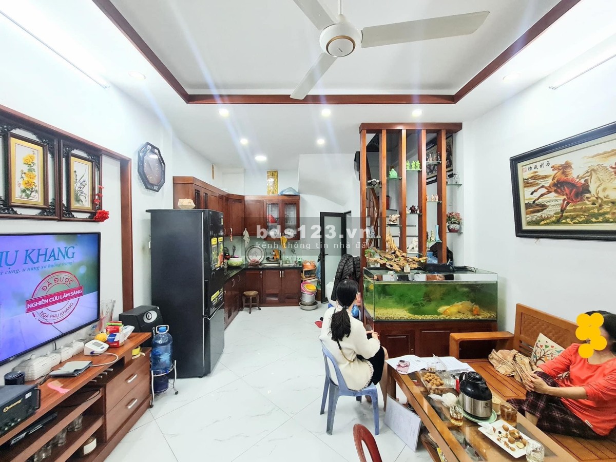 Chú Hưng cán bộ nghỉ hưu gửi bán nhà Trần Quý Kiên, Cầu Giấy để về ở cùng con cháu.