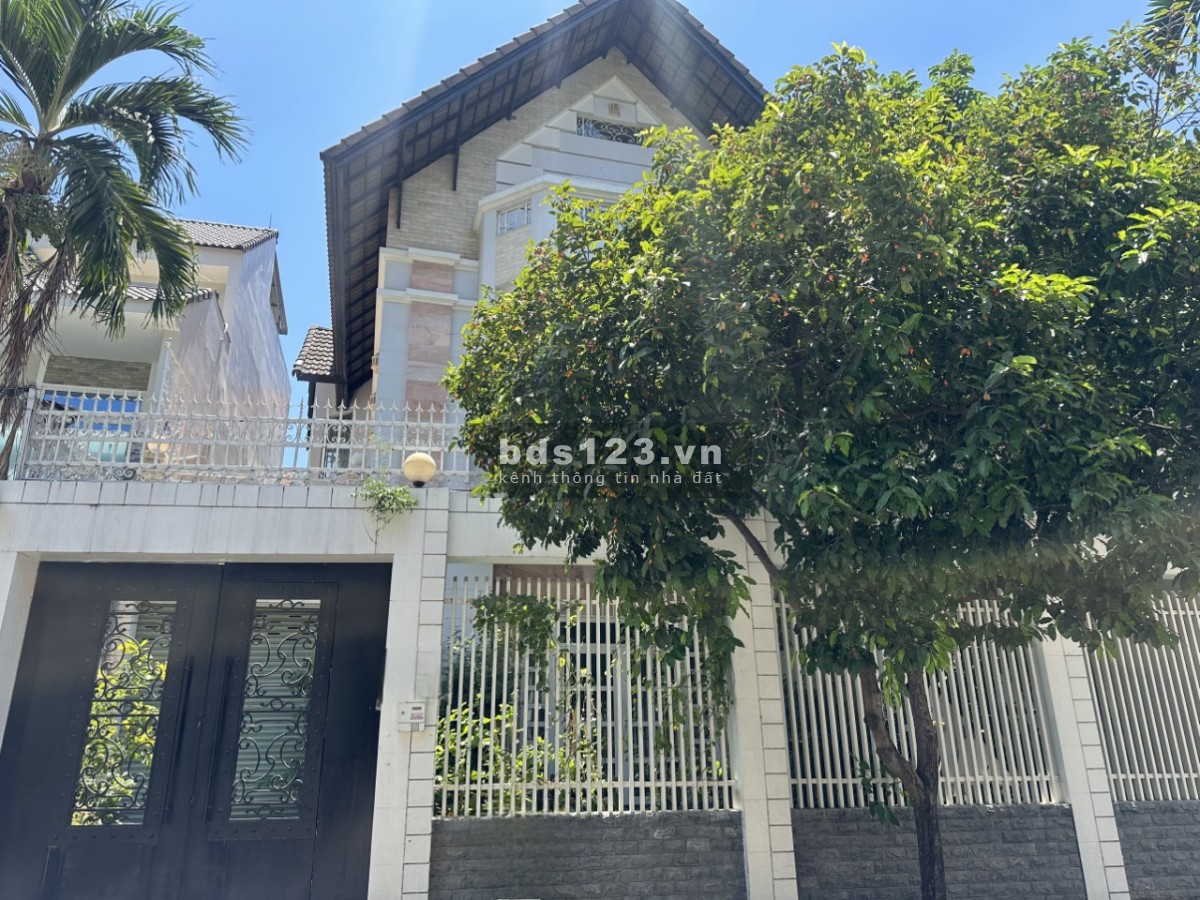 Cần bán biệt thự Biệt thự sân vườn Nguyễn Văn Hưởng
