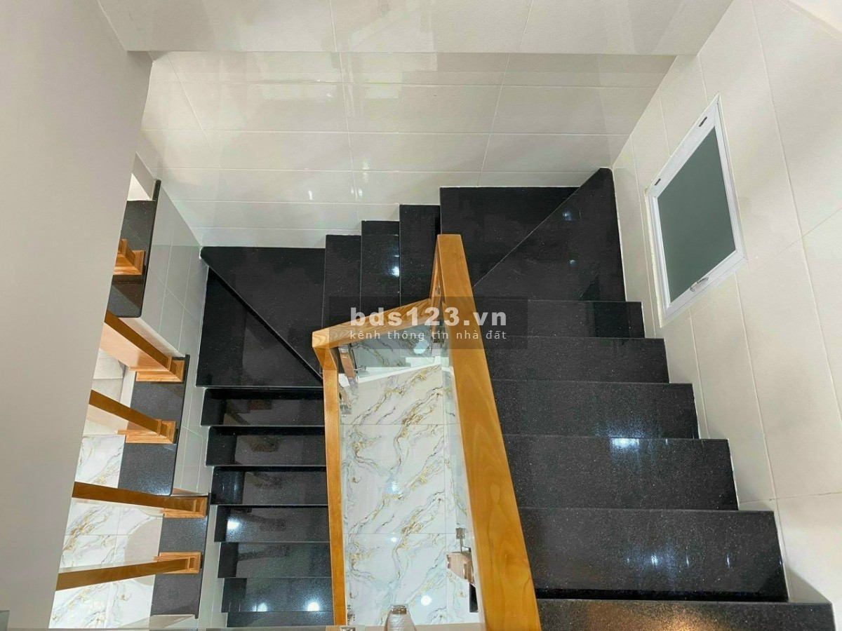 Nhà hẻm xe tải gần Emart, DT 43m² (5 x 8.5) 15m ra đường chính