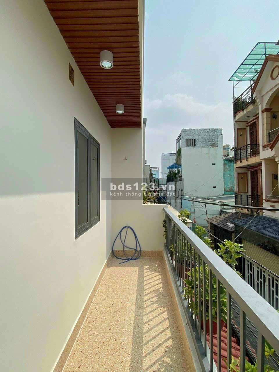 Nhà hẻm xe tải gần Emart, DT 43m² (5 x 8.5) 15m ra đường chính