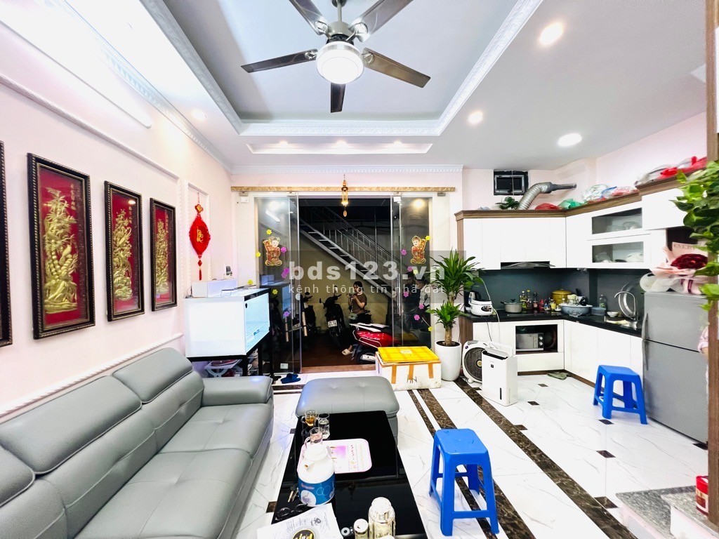Em có nhà bán tại Hai Bà Trưng, sát mặt phố sầm uất, siêu nhiều tiện ích, giá chỉ 4,99 tỷ
