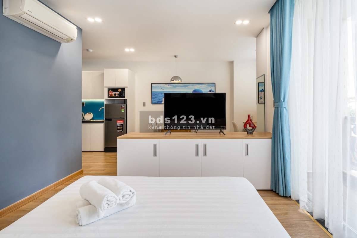 Căn hộ 1 phòng ngủ ban công 45m2 cao cấp trung tâm SG