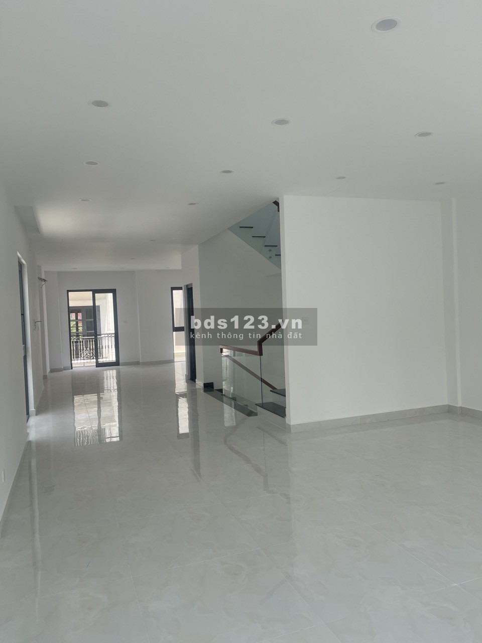 Cho thuê biệt thự 200m2 hoàn thiện tại Vinhomes Grand Park - 35 triệu