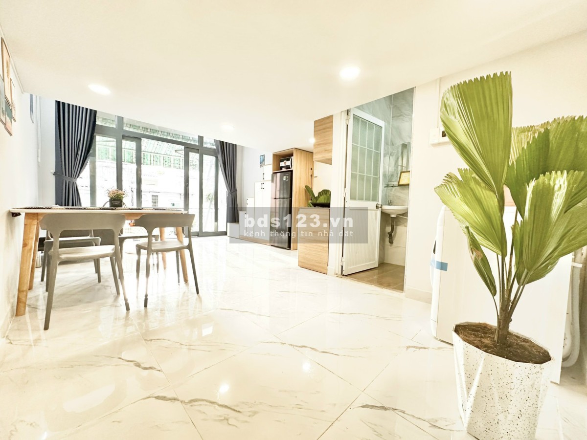Duplex, ban công, giá thuê 8.500.000, P202, trống sẵn