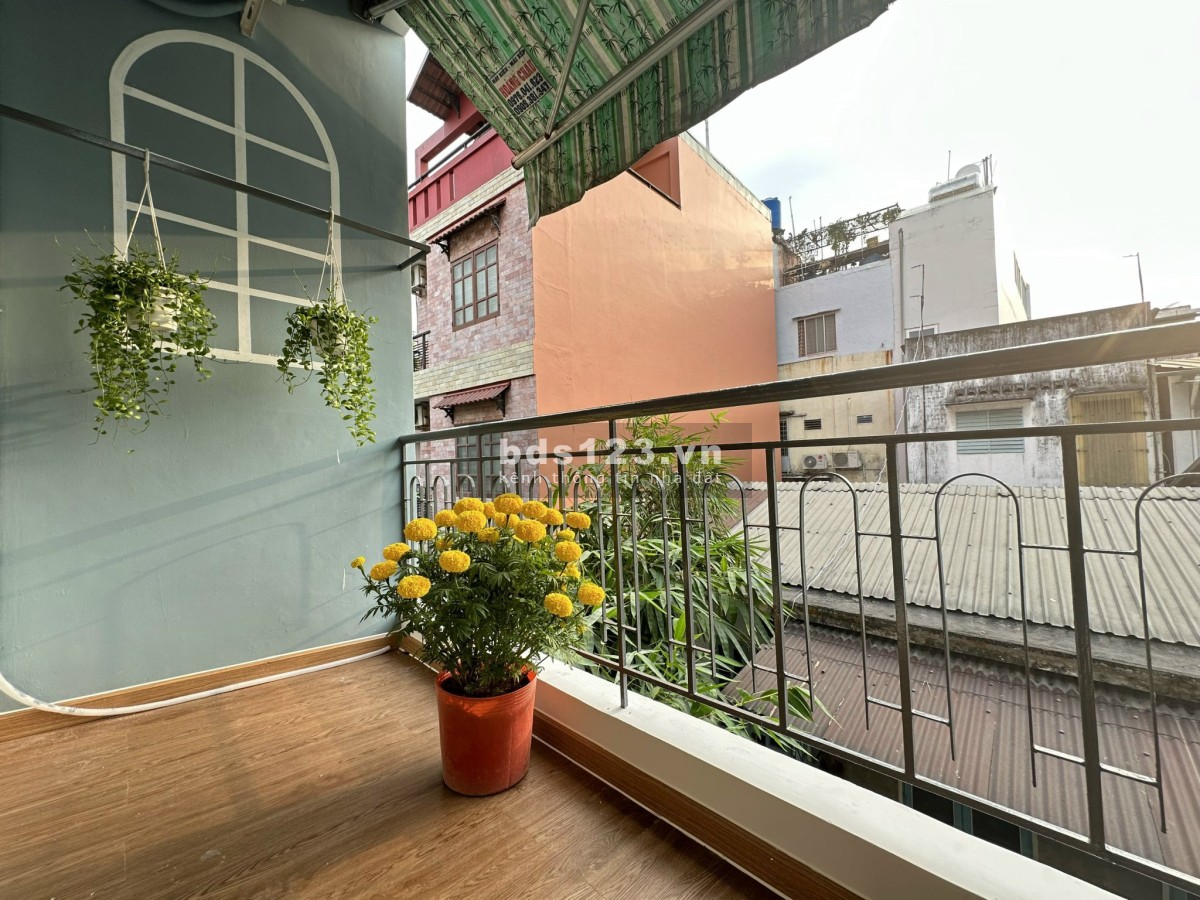 Duplex, ban công, giá thuê 8.500.000, P202, trống sẵn