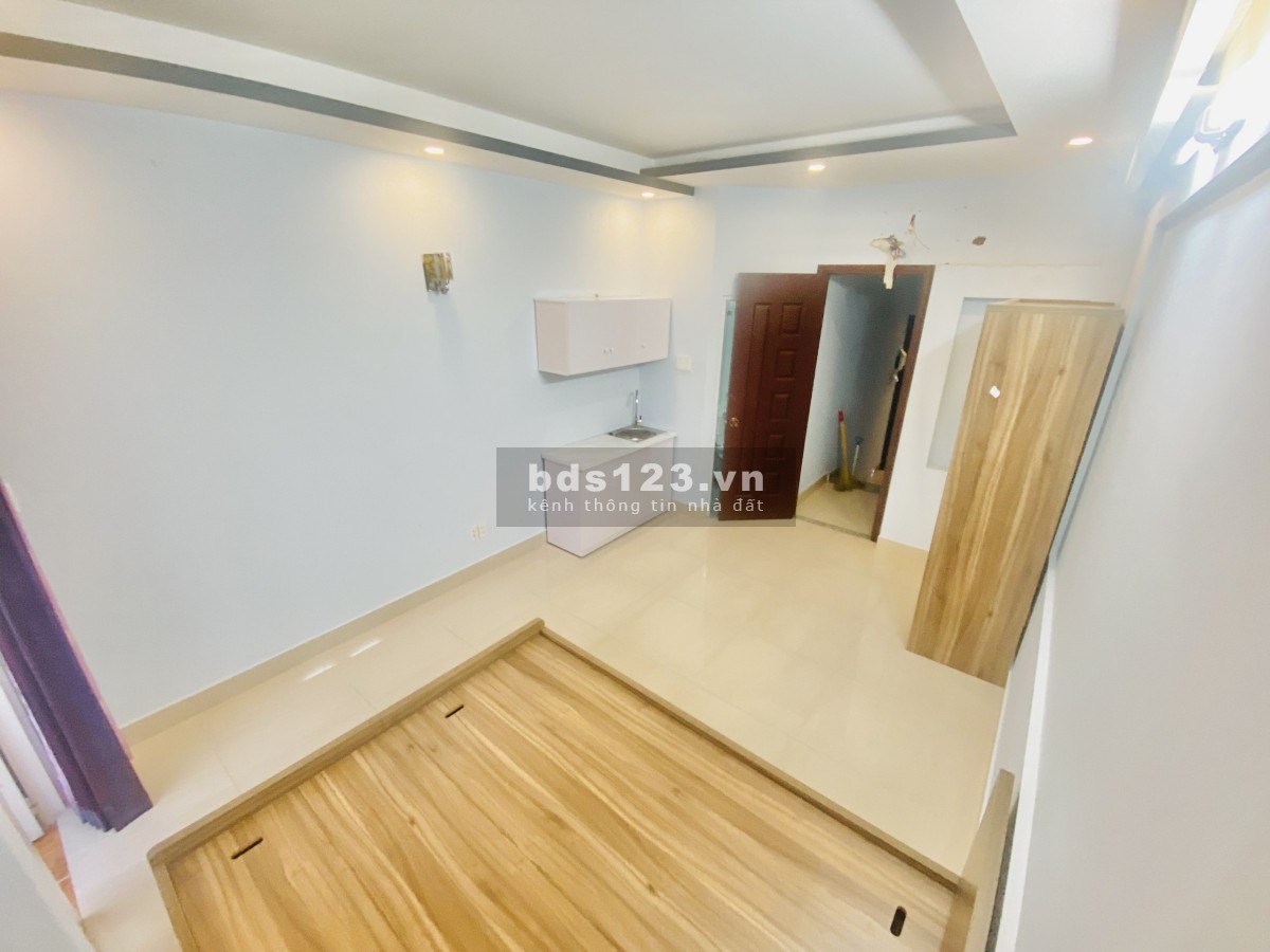 Cho thuê căn hộ studio/bc, 6.000.000 đ, lầu 101, LH: 0862133042 (Tiến Đạt)