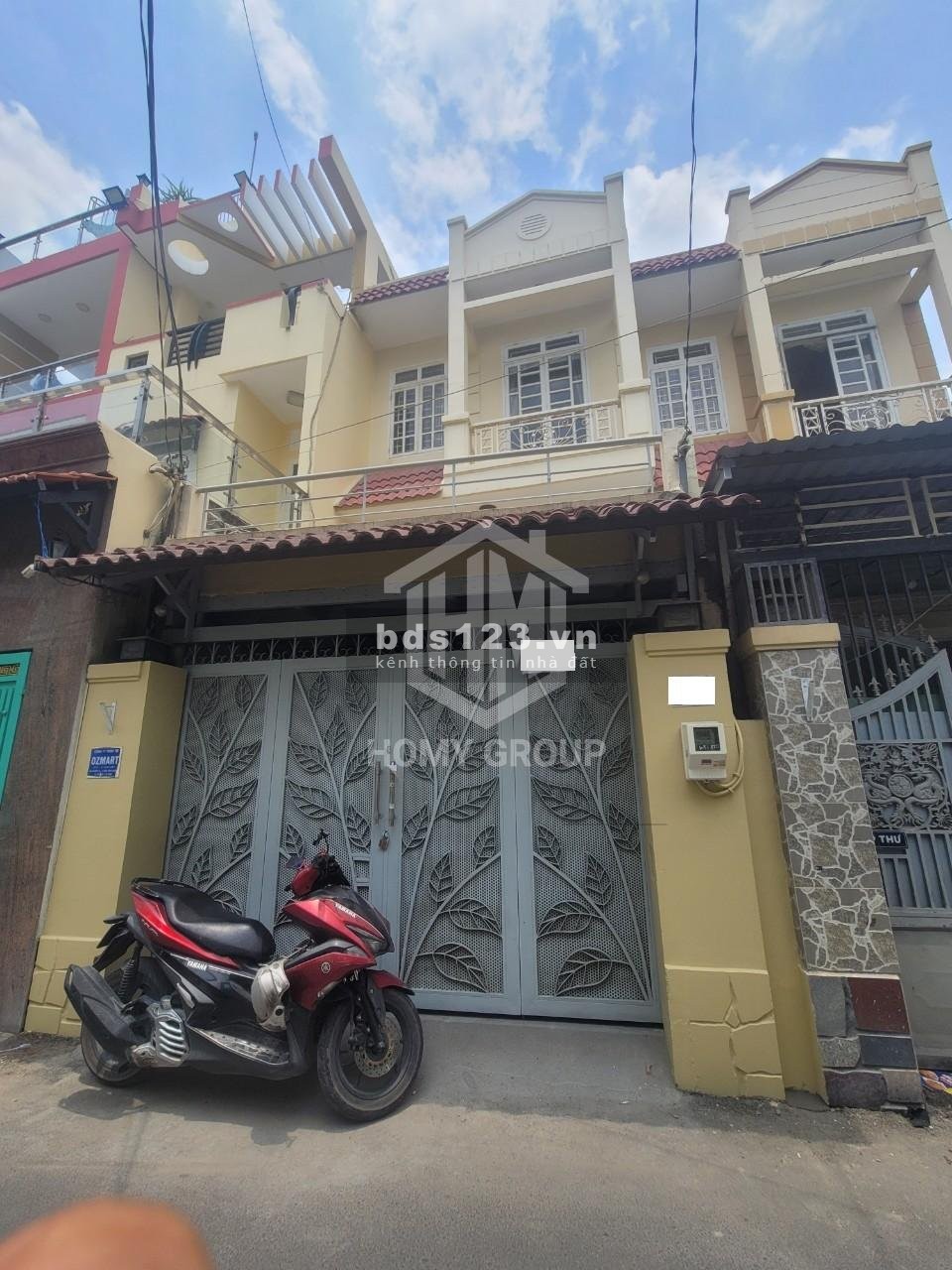 Nhà mặt tiền, 80m2 3pn 3wc, mới đẹp. Sẵn nội thất