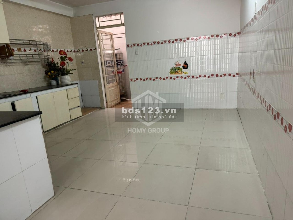 Nhà mặt tiền, 80m2 3pn 3wc, mới đẹp. Sẵn nội thất