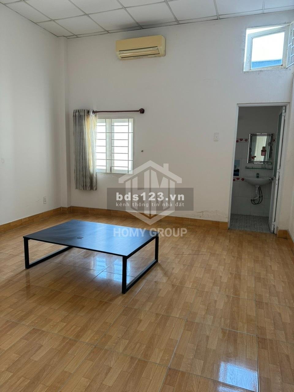 Nhà mặt tiền, 80m2 3pn 3wc, mới đẹp. Sẵn nội thất