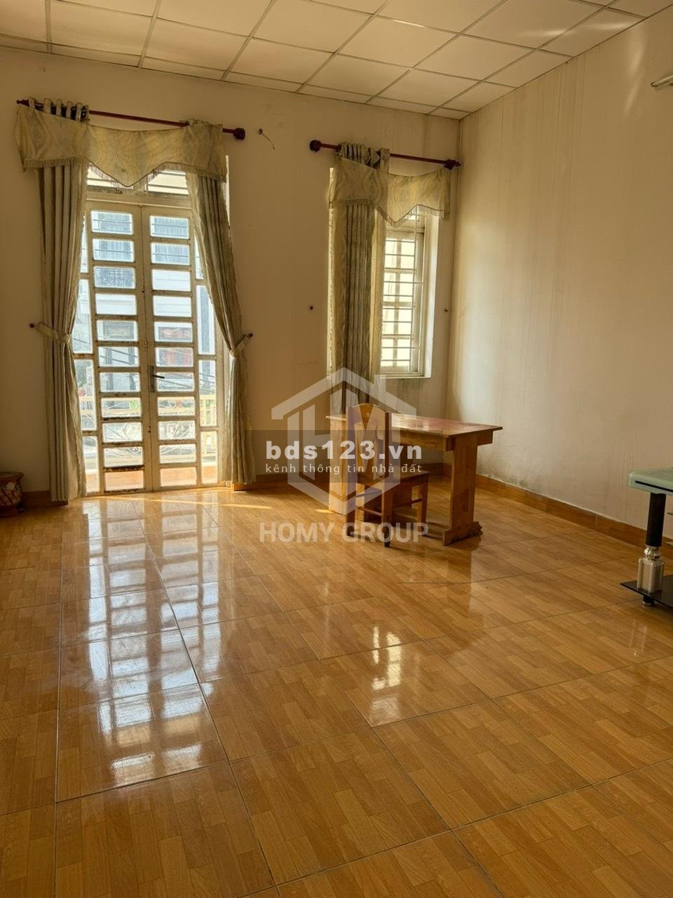 Nhà mặt tiền, 80m2 3pn 3wc, mới đẹp. Sẵn nội thất