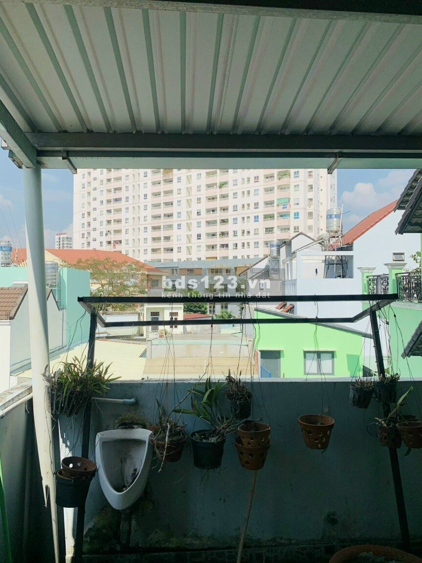 Nhà full nội thất, sân đậu oto, 3pn, ngay ĐH Cảnh Sát