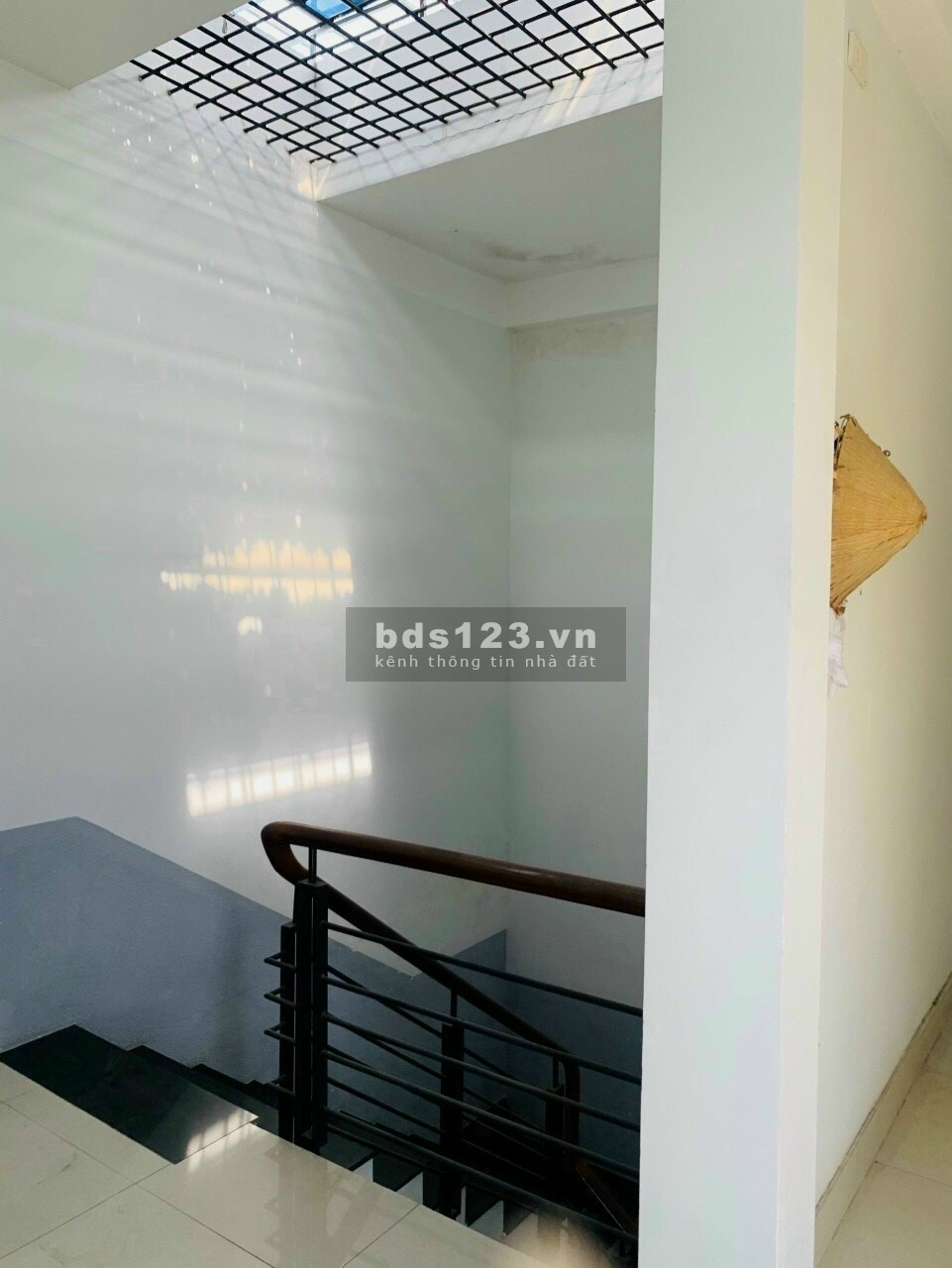 Nhà full nội thất, sân đậu oto, 3pn, ngay ĐH Cảnh Sát