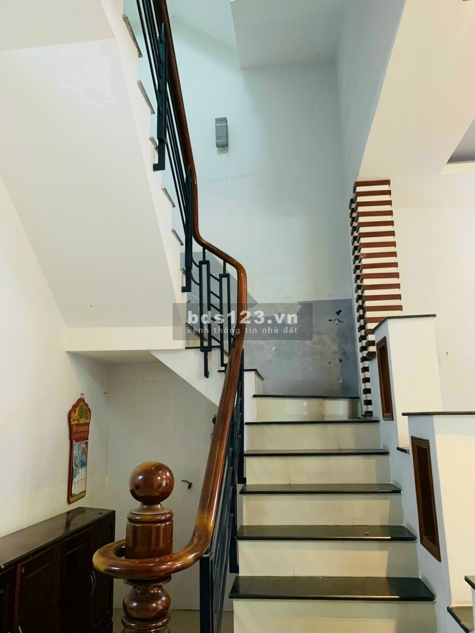 Nhà full nội thất, sân đậu oto, 3pn, ngay ĐH Cảnh Sát