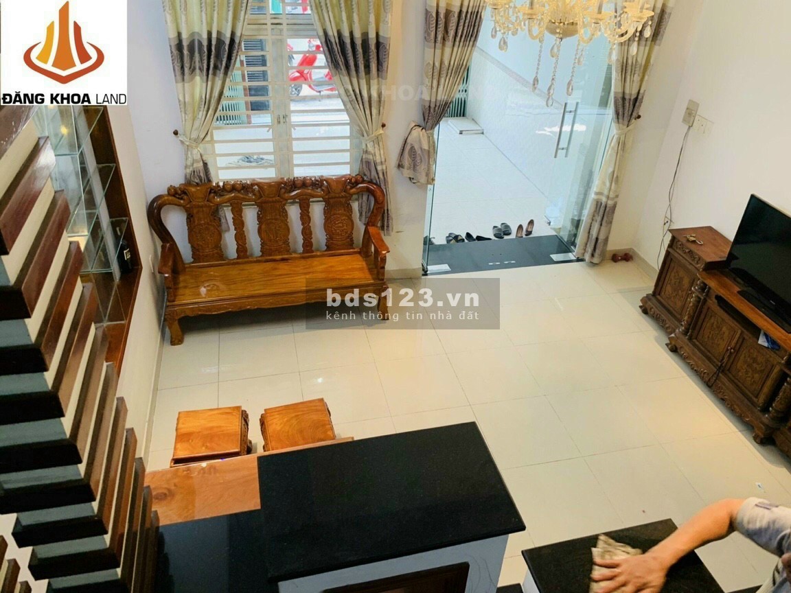 Nhà full nội thất, sân đậu oto, 3pn, ngay ĐH Cảnh Sát