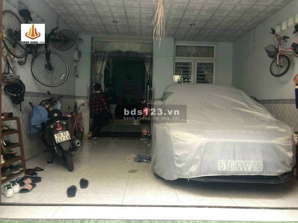 Nhà full nội thất, sân đậu oto, 3pn, ngay ĐH Cảnh Sát
