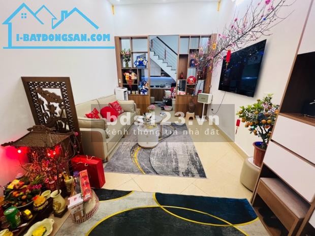 Bán nhà phố Giãng Võ, diện tích 38M, 3 tầng, 4.1 tỷ