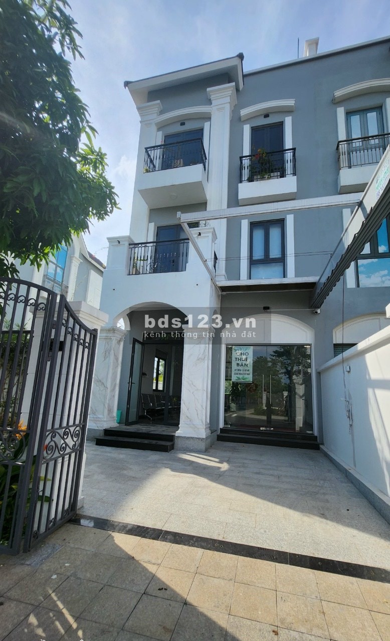 Cho thuê biệt thự 225m2 hoàn thiện tại Vinhomes Grand Park giá chỉ 43 triệu/ tháng