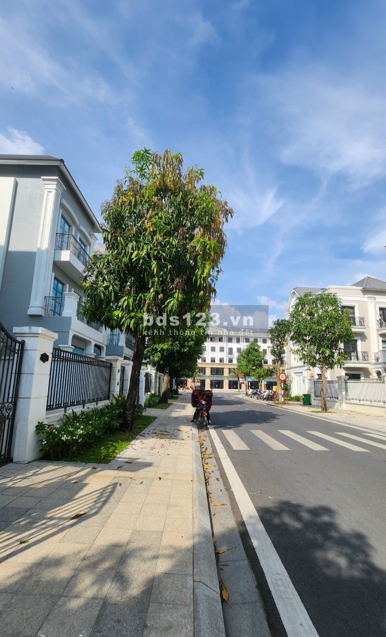 Cho thuê biệt thự 225m2 hoàn thiện tại Vinhomes Grand Park giá chỉ 43 triệu/ tháng