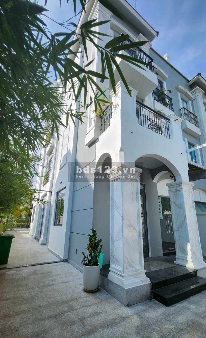 Cho thuê biệt thự 225m2 hoàn thiện tại Vinhomes Grand Park giá chỉ 43 triệu/ tháng