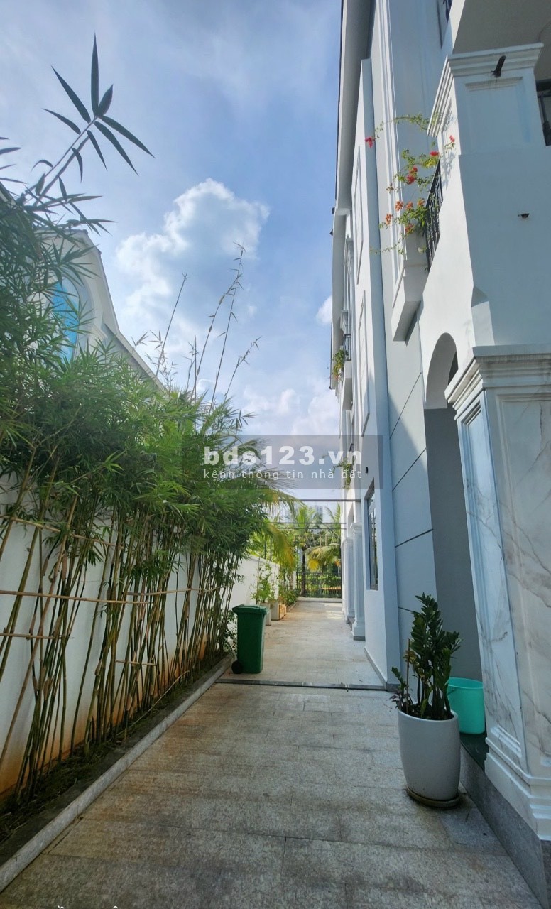 Cho thuê biệt thự 225m2 hoàn thiện tại Vinhomes Grand Park giá chỉ 43 triệu/ tháng