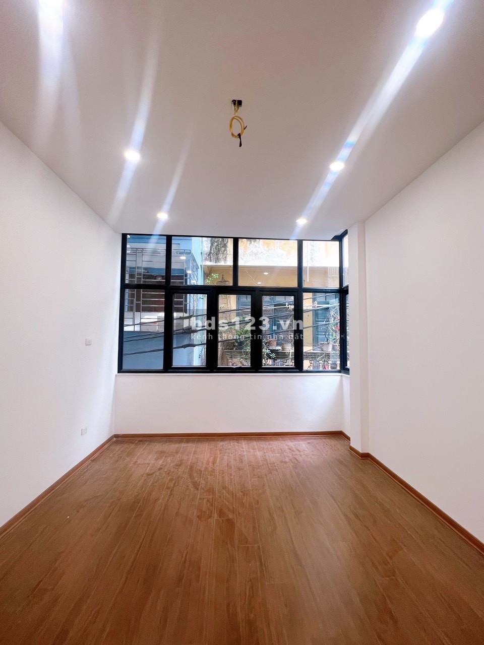 Bán nhà ngõ 102 Pháo Đài Láng, Đống Đa 35M2 4T MT4M giá 6.5 tỷ