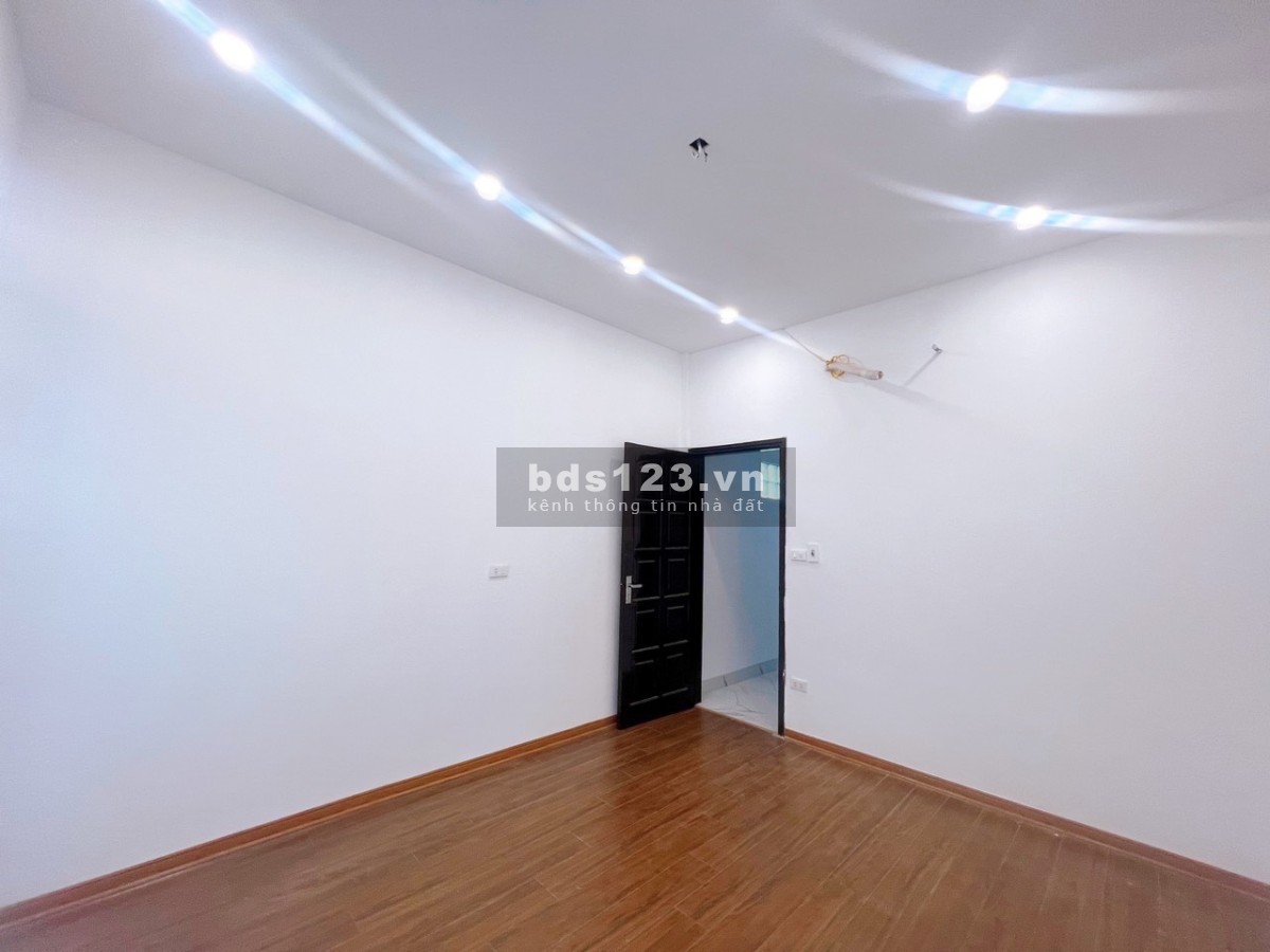 Bán nhà ngõ 102 Pháo Đài Láng, Đống Đa 35M2 4T MT4M giá 6.5 tỷ